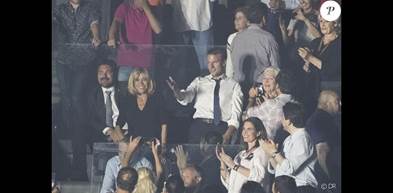 Le président de la République Française, Emmanuel Macron et sa femme la Première dame Brigitte Macron (Trogneux), Line Renaud, Nicole Sonneville - People au concert des &quot;Vieilles Canailles&quot; à l&#039;AccorHotels Arena à Paris, le 25 juin 2017