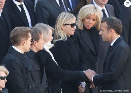 Ulla Aznavour et ses enfants Nicolas, Mischa et Katia, Brigitte et Emmanuel Macron - Arrivées à l&#039;hommage national à Charles Aznavour à l&#039;Hôtel des Invalides à Paris. Le 5 octobre 2018 © Jacovides-Moreau / Bestimage